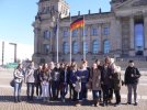 Nos élèves et leurs correspondants devant le Reichstag (avril (...)